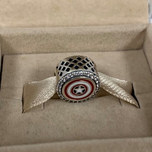 Pandora Marvel The Avengers Captain America Charm - Picture 4 of 6